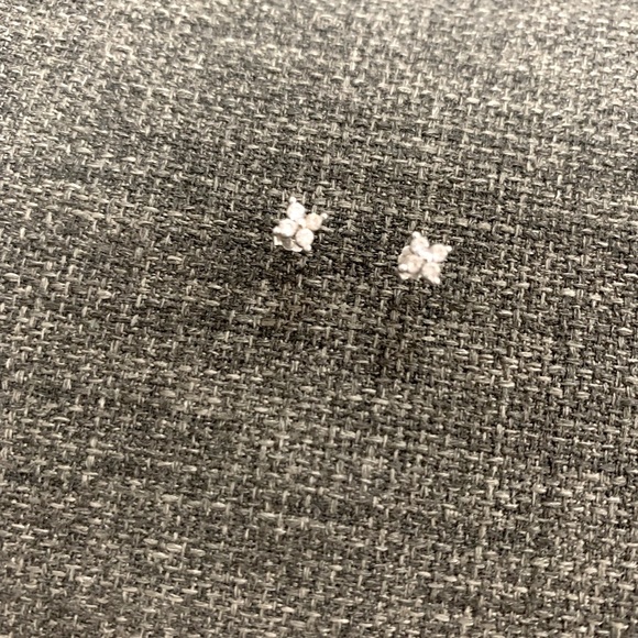 Sterling silver stud earrings - Picture 3 of 4